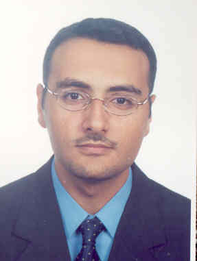 صورة فواز حاتم اكثم تفاحة